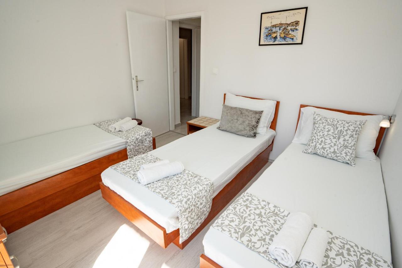 Rooms Magnolia With Pool Novalja Exterior foto