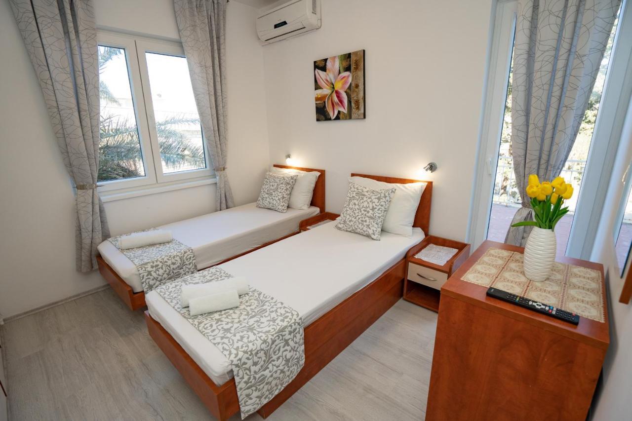 Rooms Magnolia With Pool Novalja Exterior foto