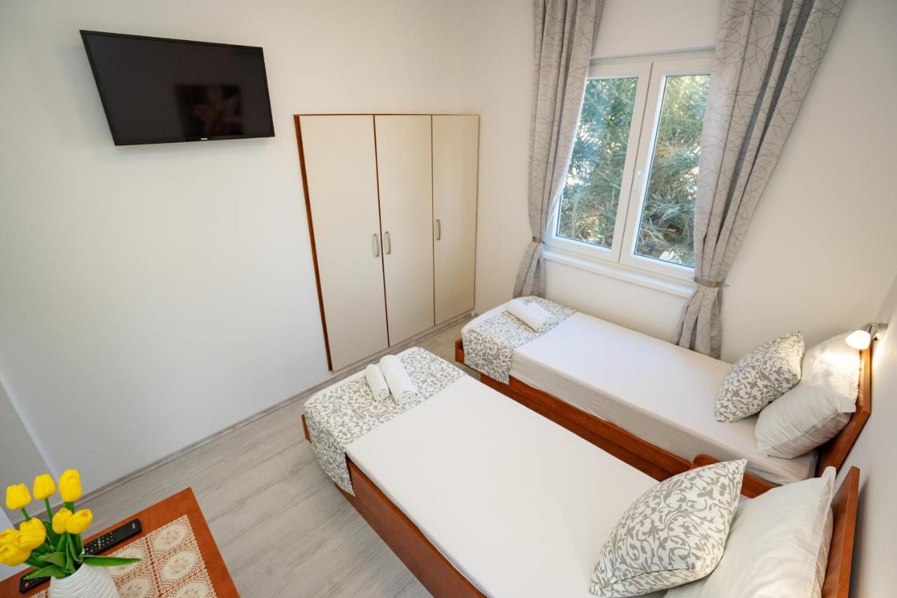 Rooms Magnolia With Pool Novalja Exterior foto