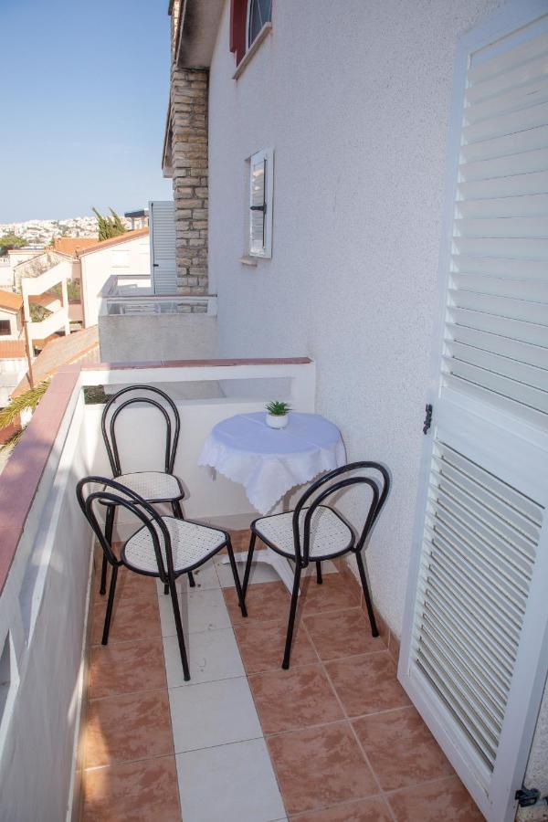 Rooms Magnolia With Pool Novalja Exterior foto